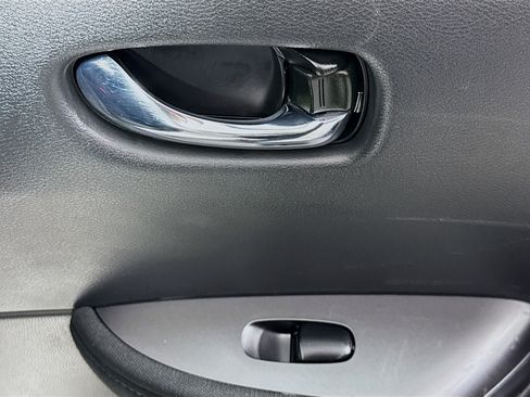 Used 2023 Nissan Leaf S image 30