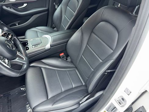 Used 2021 Mercedes-Benz GLC 300 4MATIC w/ Premium Package image 19