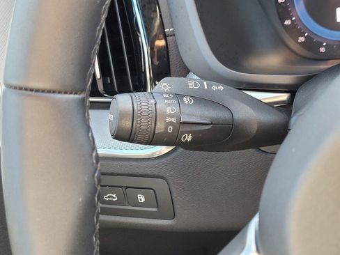 Used 2022 Volvo XC60 T8 R-Design w/ Advanced Package image 23