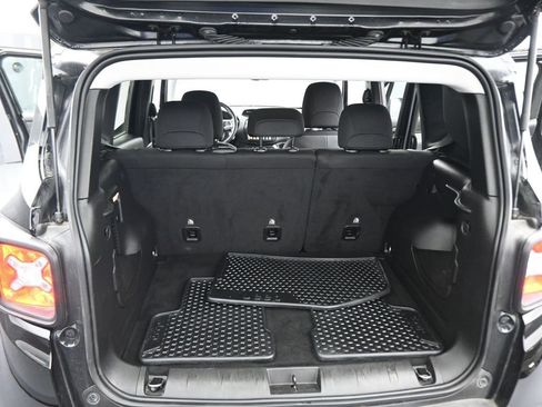 Used 2023 Jeep Renegade Latitude w/ Premium Group image 34