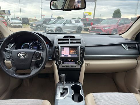 Used 2012 Toyota Camry XLE w/ Leather Pkg FWD image 12