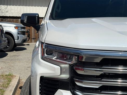 Used 2023 Chevrolet Silverado 1500 High Country w/ Technology Package image 3