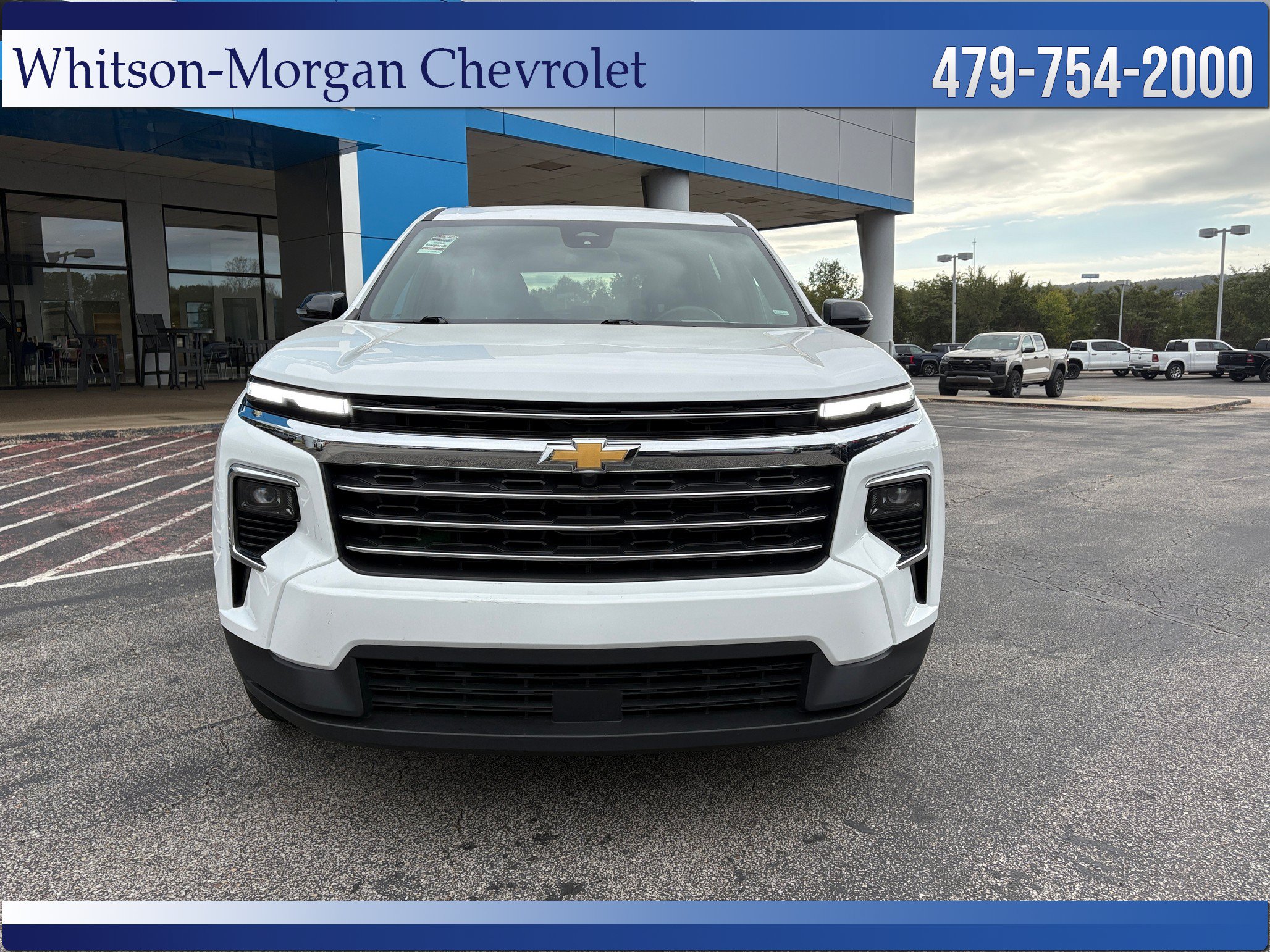 Used 2025 Chevrolet Traverse LT FWD image 2