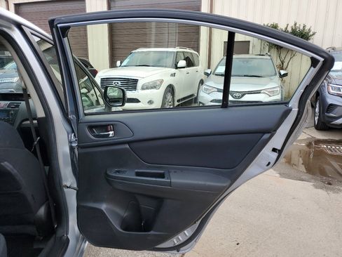 Used 2014 Subaru Impreza 2.0i Premium image 18