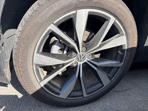 Certified 2024 Volkswagen Atlas SEL Premium R-Line image 15