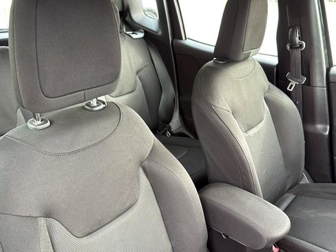 Used 2019 Jeep Renegade Sport FWD image 31