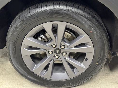 Used 2022 Ford Explorer XLT w/ Equipment Group 202A AWD/4WD image 9