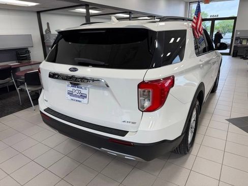 Used 2022 Ford Explorer XLT w/ Equipment Group 202A AWD/4WD image 9
