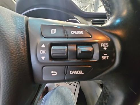 Used 2017 Kia Sedona LX w/ LX Essentials Premium Package FWD image 19