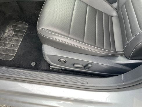 Used 2024 Volkswagen Jetta SE FWD image 13