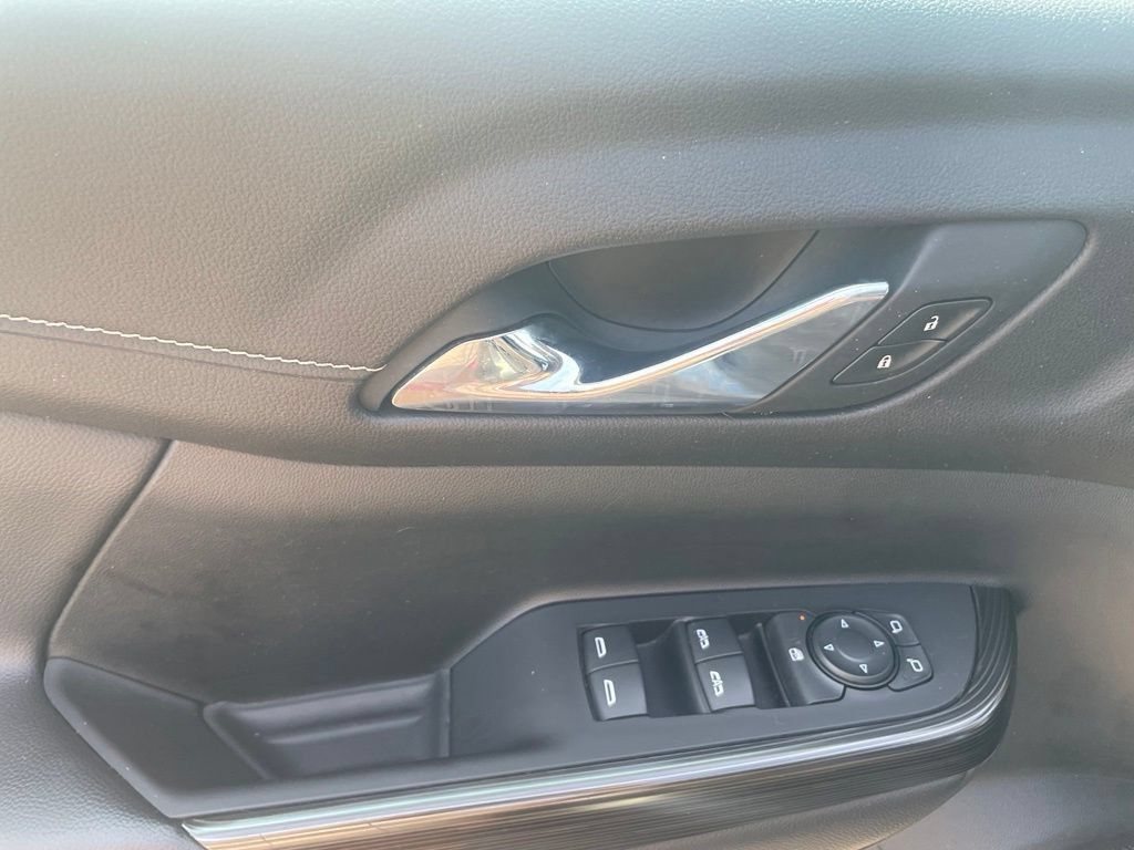 Used 2021 GMC Acadia SLT FWD image 11