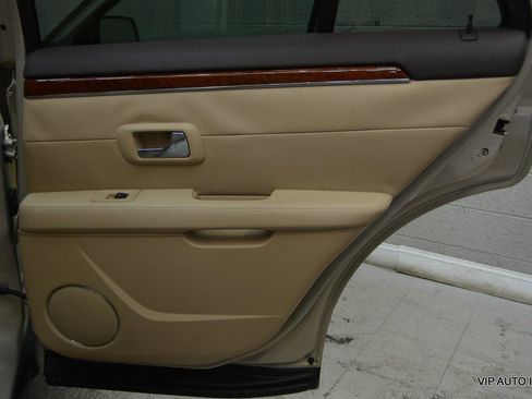 Used 2008 Cadillac SRX w/ Utility Package RWD image 10