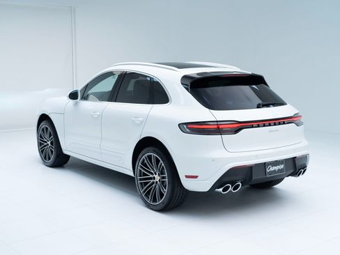 Used 2026 Porsche Macan AWD/4WD image 3