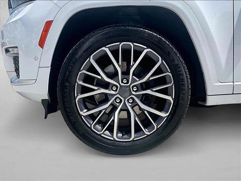 Used 2022 Jeep Grand Cherokee L Summit AWD/4WD image 10