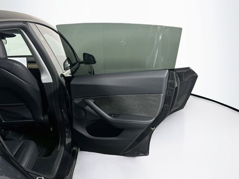 Used 2024 Tesla Model Y Long Range AWD/4WD image 30