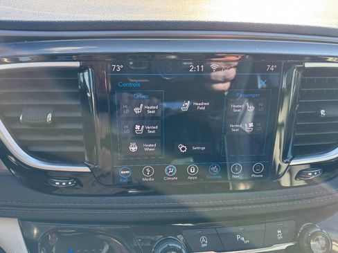 Used 2019 Chrysler Pacifica Limited image 21