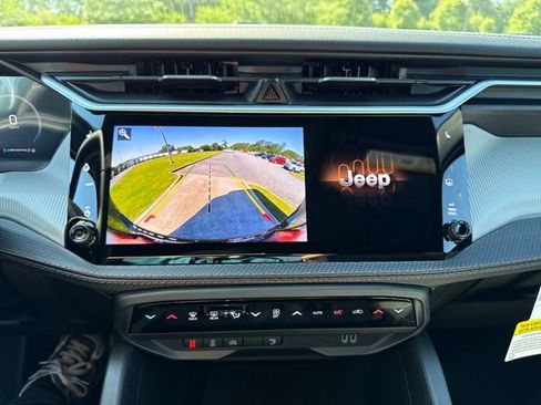 New 2026 Jeep Cherokee Limited AWD/4WD image 19