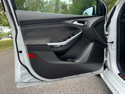 Used 2016 Ford Focus ST FWD image 9
