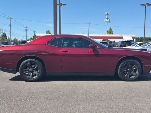 Used 2018 Dodge Challenger SXT RWD image 3