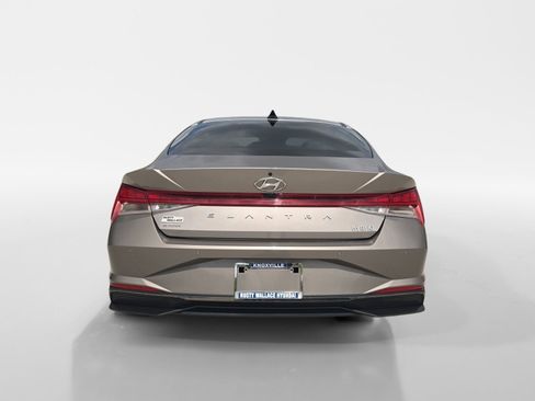 Used 2023 Hyundai Elantra Limited FWD image 4