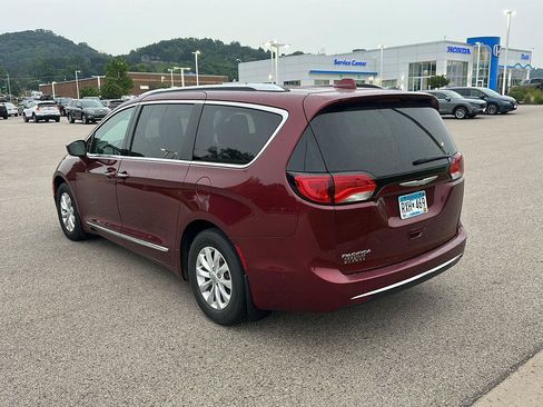 Used 2018 Chrysler Pacifica Touring-L w/ Advanced Safetytec Group FWD image 5