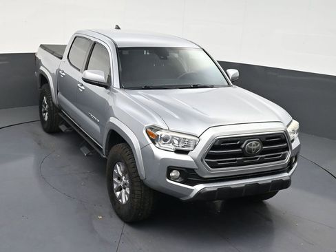 Used 2019 Toyota Tacoma SR5 w/ SR5 Appearance Package (SM) RWD image 19