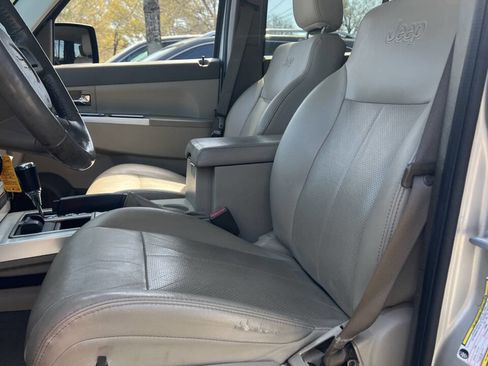 Used 2009 Jeep Liberty Limited w/ Premium Group II image 12