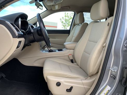 Used 2021 Jeep Grand Cherokee Laredo AWD/4WD image 27