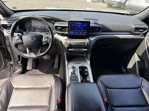 Used 2020 Ford Explorer XLT w/ Equipment Group 202A AWD/4WD image 11