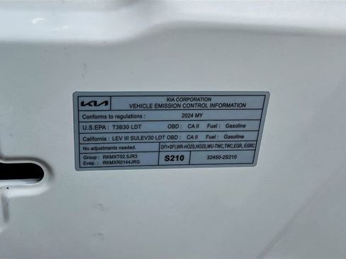 Certified 2024 Kia Sorento LX image 30