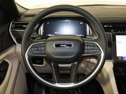 New 2025 Jeep Grand Cherokee L Limited image 7