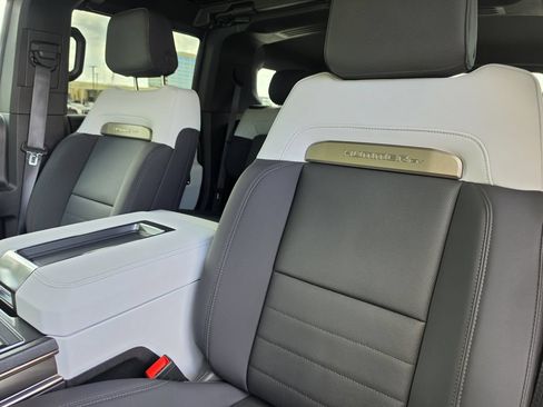 Used 2025 GMC Hummer EV 2X w/ LPO, Dark Essentials Package AWD/4WD image 15