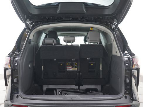 Used 2024 Toyota Sienna XLE w/ XLE Plus Package FWD image 17