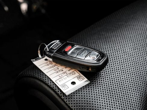 Used 2017 Audi A8 L 4.0T w/ Driver Assistance Package image 65