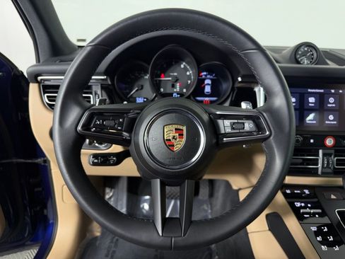 Certified 2025 Porsche Macan image 28