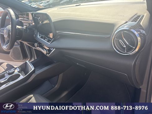 Used 2026 Chevrolet Equinox LT FWD image 16