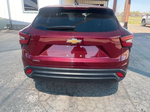 Used 2025 Chevrolet Trax LS image 5