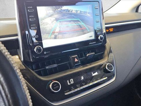 Used 2021 Toyota Corolla LE image 11