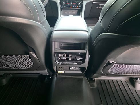 Used 2024 Jeep Grand Cherokee Altitude AWD/4WD image 9