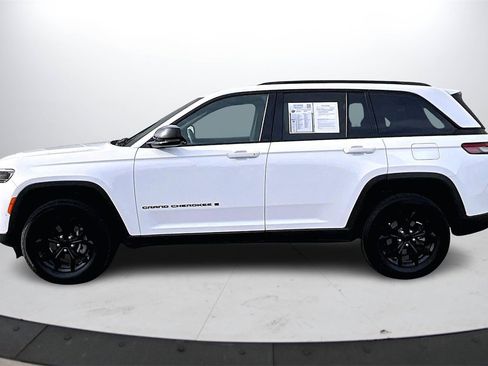 Certified 2024 Jeep Grand Cherokee Altitude image 6