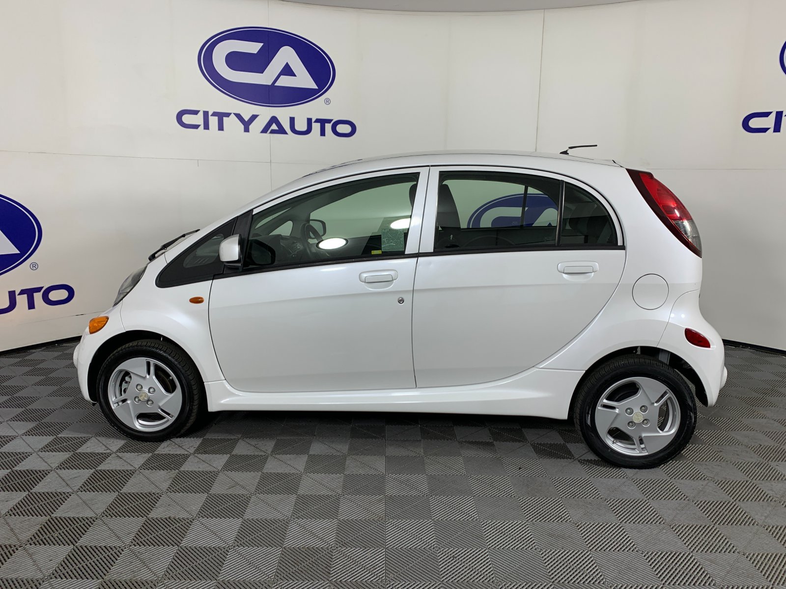 Used 2012 Mitsubishi i SE RWD image 6