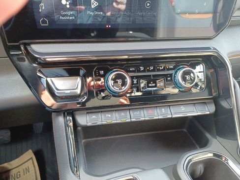 Used 2024 GMC Sierra 1500 AT4 w/ AT4 Premium Package image 12