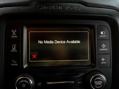 Used 2017 Jeep Renegade Latitude w/ Cold Weather Group image 25