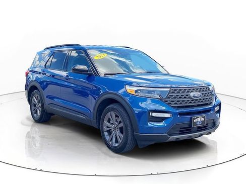 Used 2023 Ford Explorer XLT w/ Equipment Group 202A RWD image 3