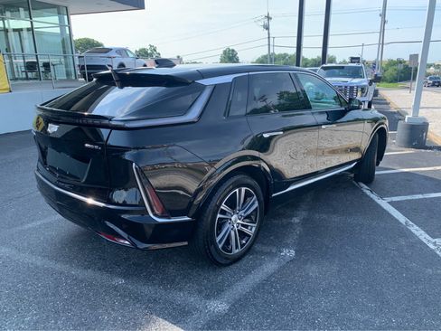 Used 2024 Cadillac Lyriq Luxury w/ LPO, Floor Liner Package AWD/4WD image 7