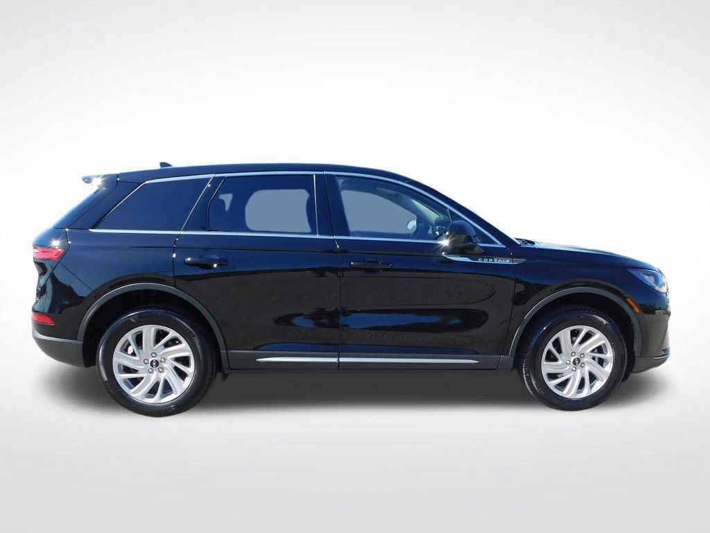 Used 2023 Lincoln Corsair FWD image 2