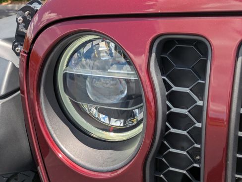 Used 2021 Jeep Gladiator Mojave AWD/4WD image 9