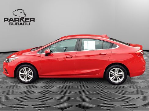 Used 2017 Chevrolet Cruze LT FWD image 2