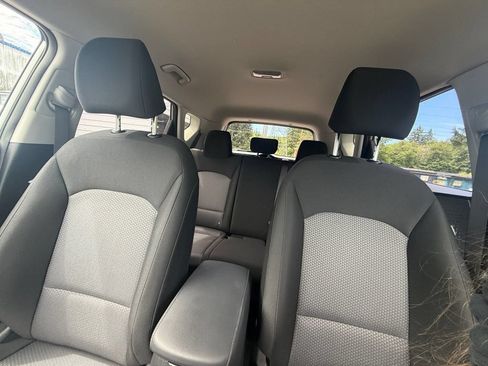 Used 2025 Kia Soul LX w/ LX Technology Package FWD image 26
