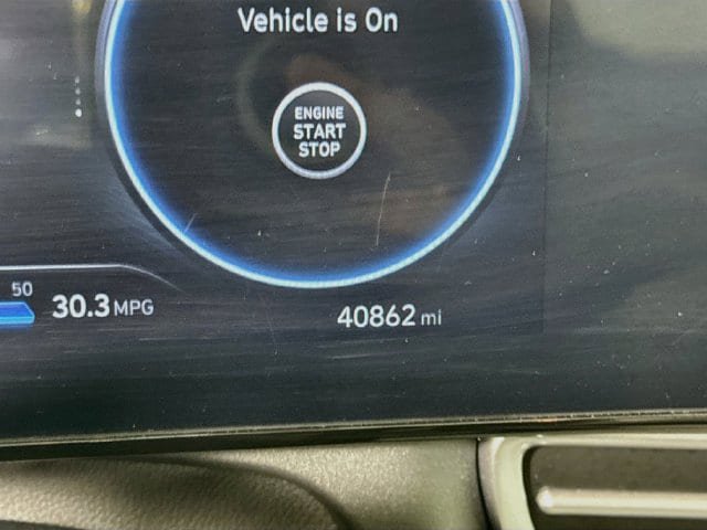 Used 2025 Hyundai Elantra Limited FWD image 12